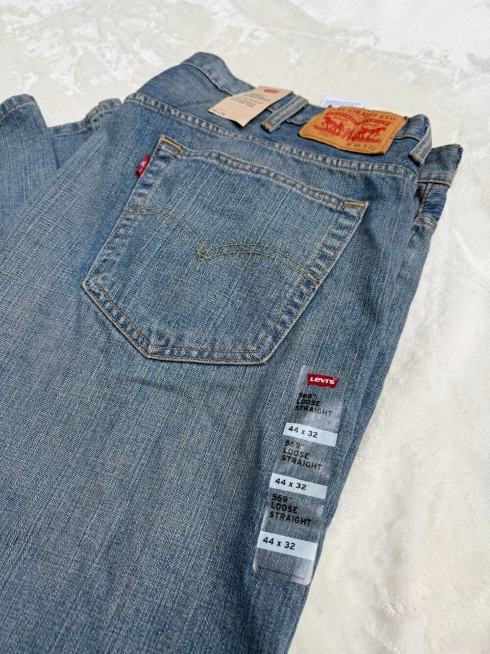 NWT Levi’s 569 Loose Straight Jeans Men’s 44x32 Blue